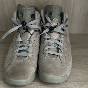 Air Jordan 6 Retro Georgetown size 6.5 Youth. Grey suede
